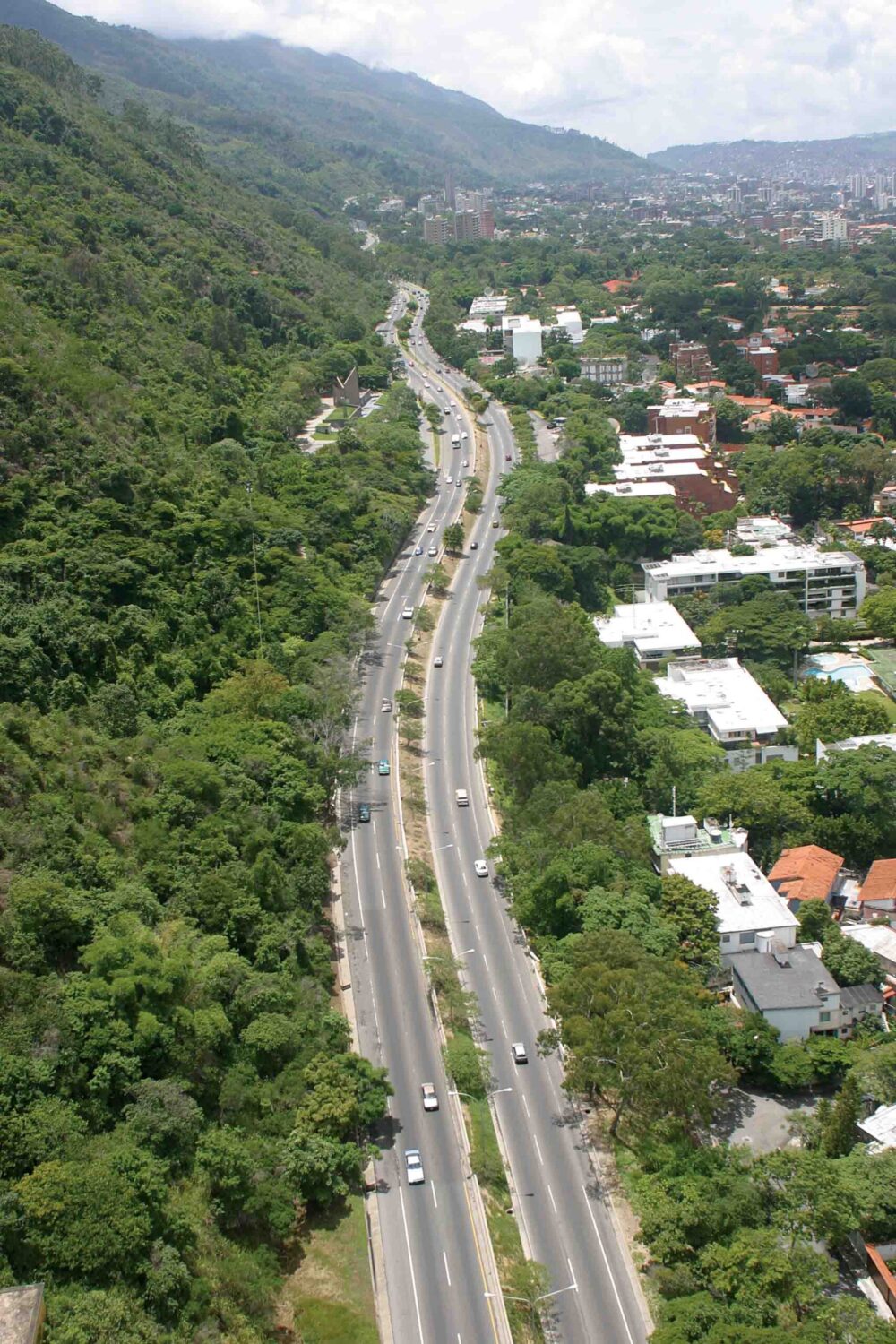 Anuncian cierre nocturno total en la avenida Boyacá de Caracas por trabajos de demarcación