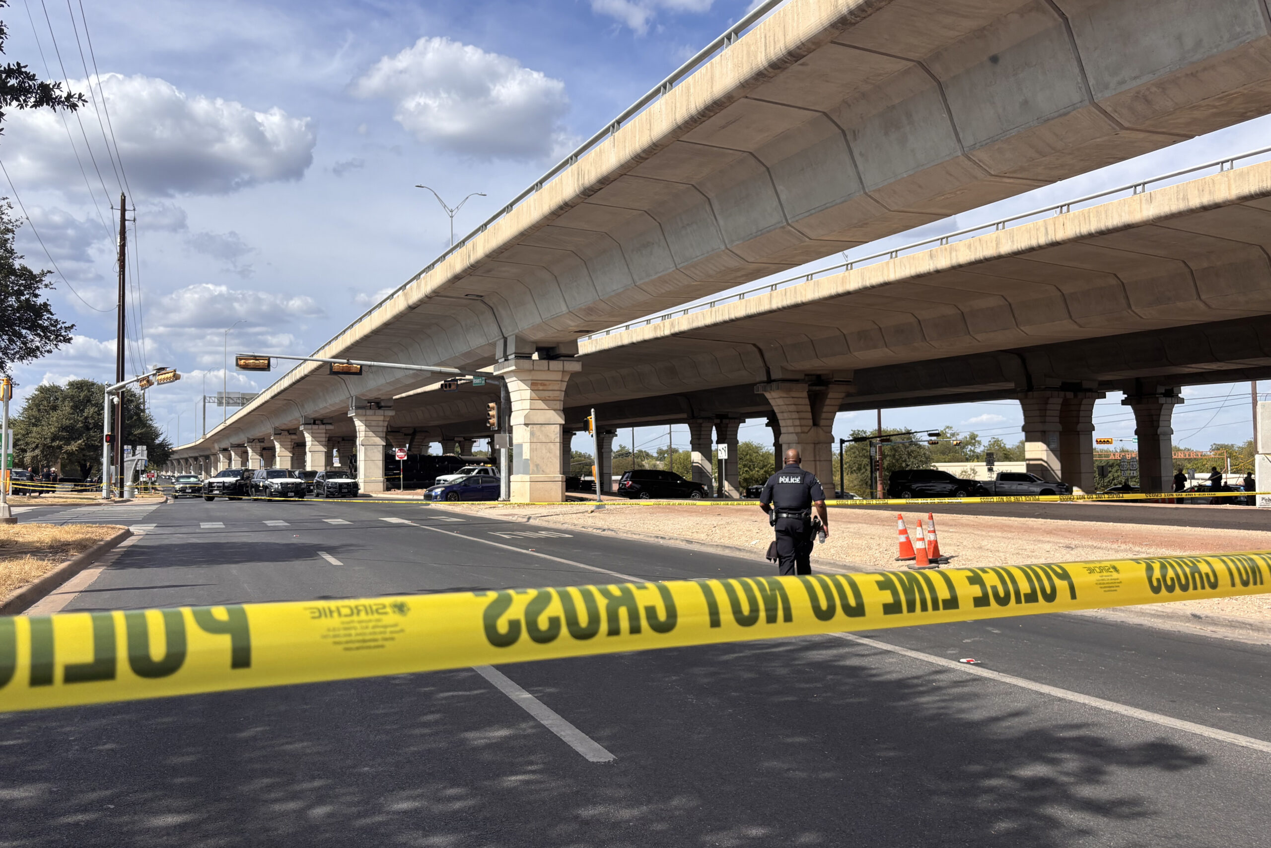 Exigen cirugía urgente para migrante venezolano baleado por el ICE