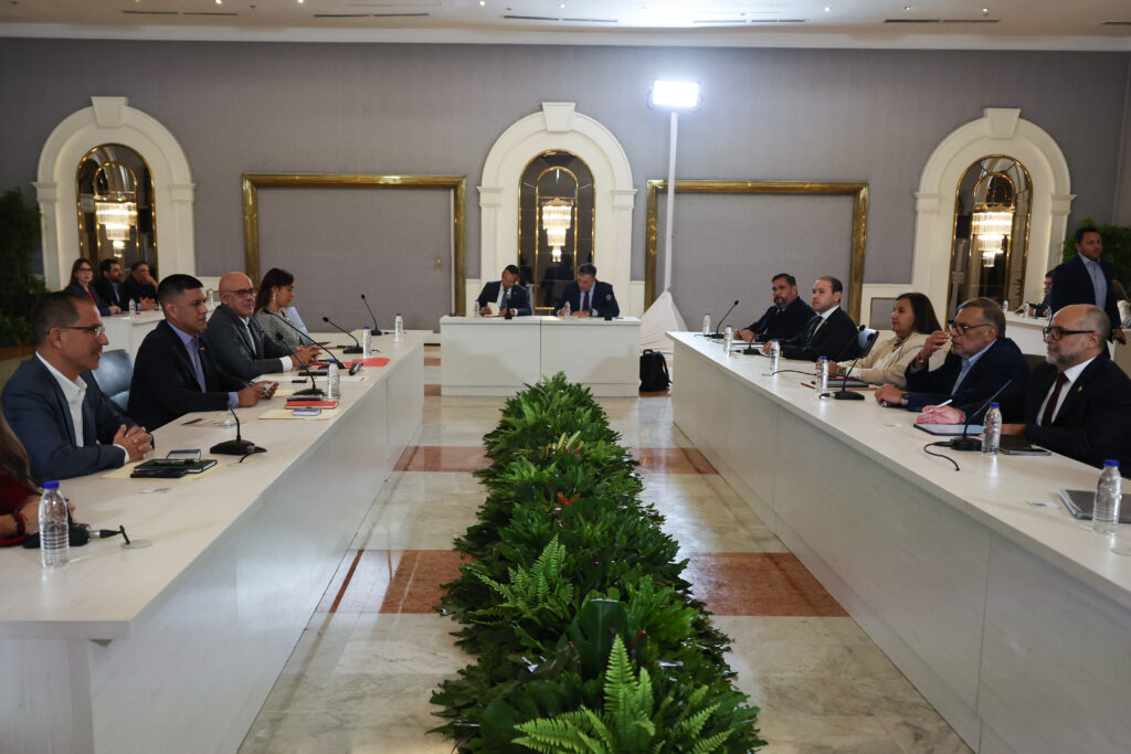 Extienden hasta el 25 de septiembre segunda ronda de diálogo entre el oficialismo y la oposición