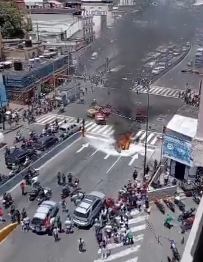 Tránsito temporalmente restringido en la avenida Francisco de Miranda a la altura de Petare