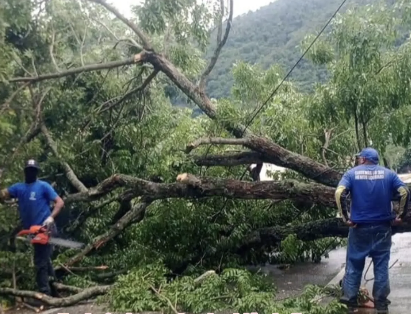 Vías colapsadas y constantes cortes eléctricos, han dejado las lluvias en Guarenas y Guatire