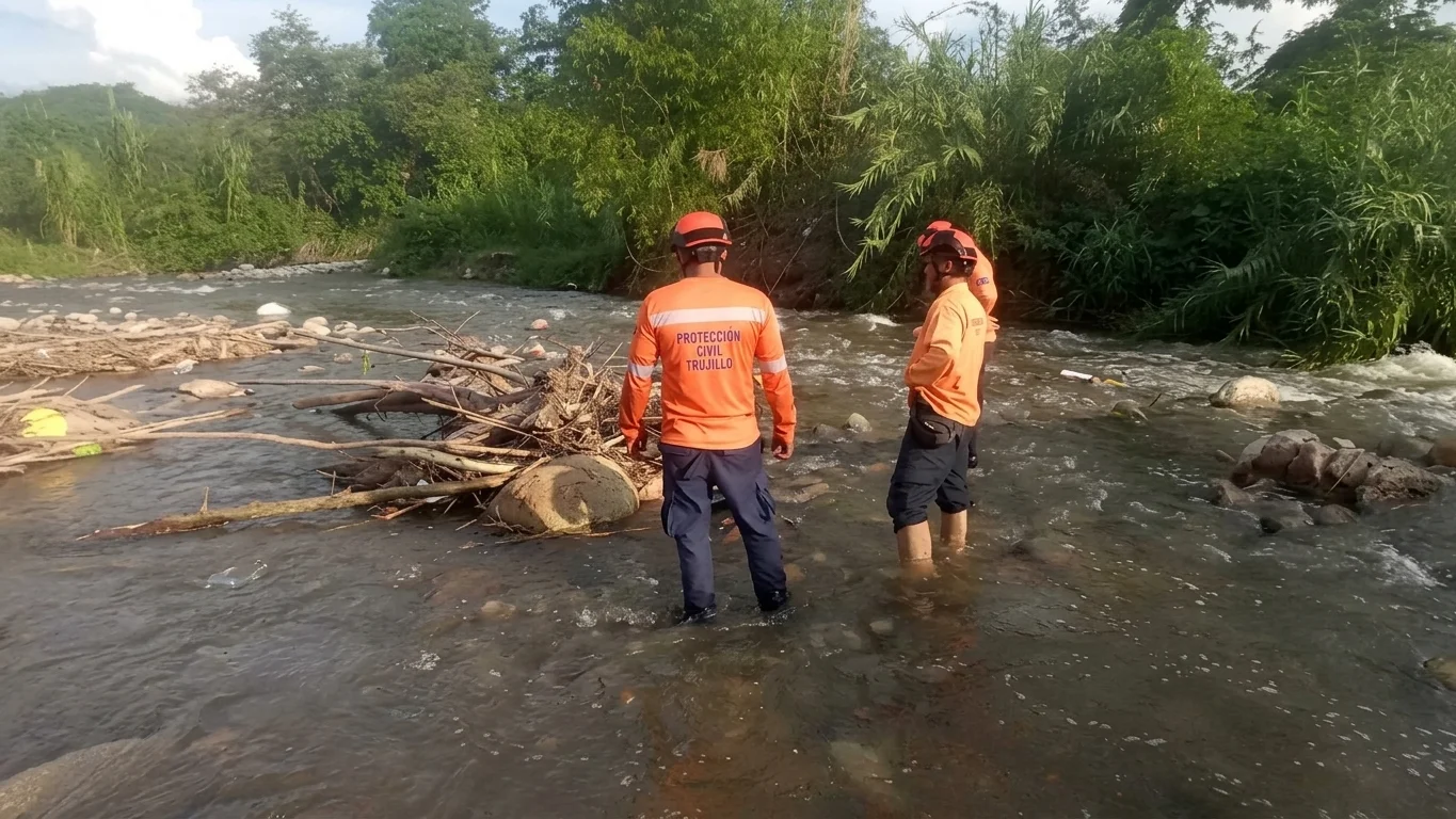 Localizan cadáver de adulto mayor que fue arrastrado por la crecida de una quebrada en Trujillo