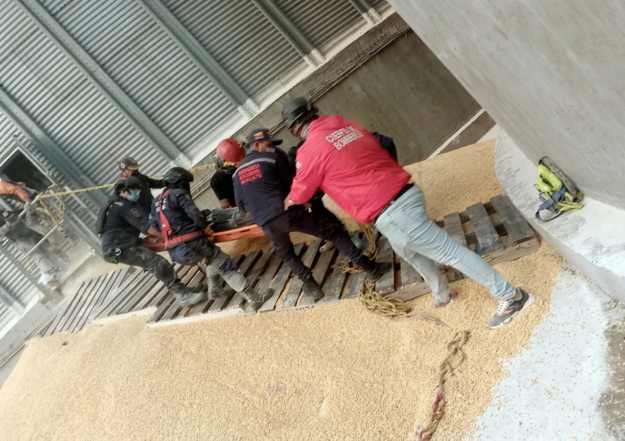 Un fallecido y dos lesionados al colapsar un silo de maíz en Cojedes