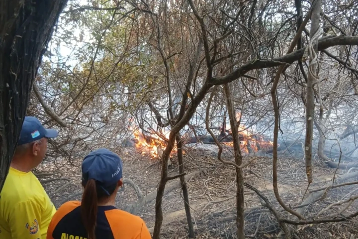 Falcón: Protección Civil controla incendio forestal en el municipio Buchivacoa