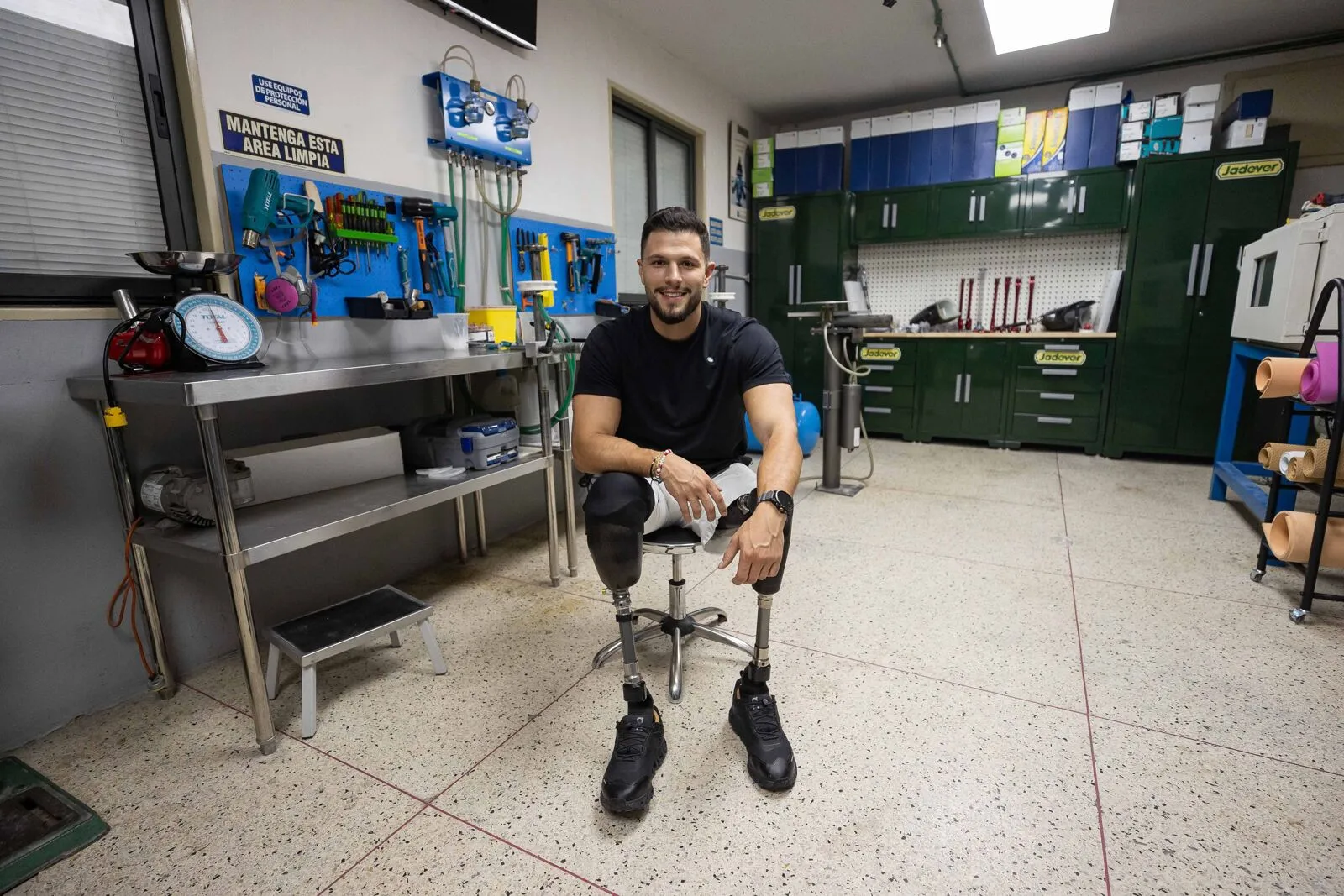 Estiman que más de un centenar de víctimas de los terremotos requieren prótesis