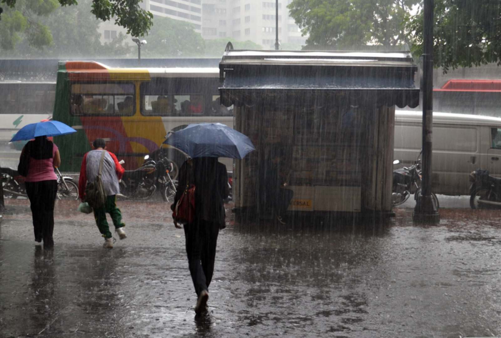 Inameh prevé una semana de lluvias en Venezuela por el paso de dos ondas tropicales