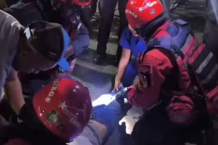 Bomberos de Caracas prestaron auxilio a una adulta mayor arrollada en Propatria