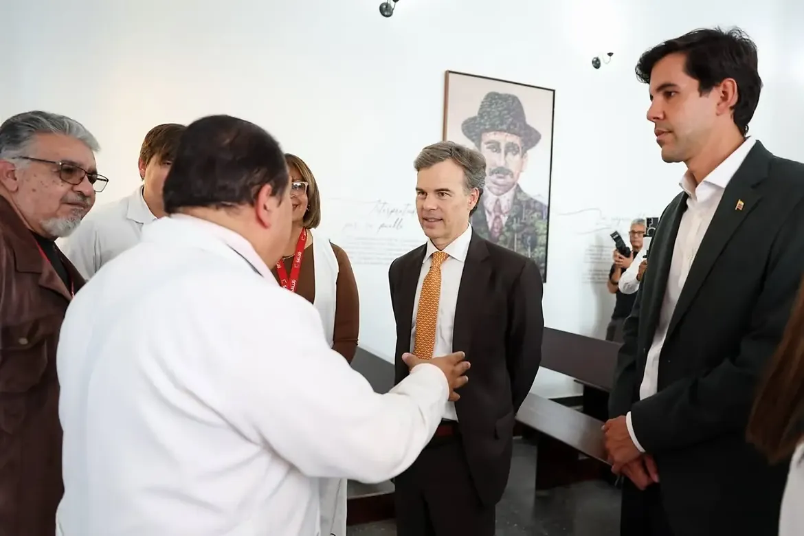 Hospital «José María Vargas» recibe dotación de insumos médicos valorada en 750.000 dólares