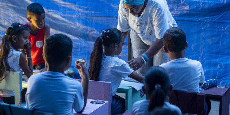 Cerca de 200.000 niños permanecen sin clases en Venezuela a cuatro meses de los terremotos