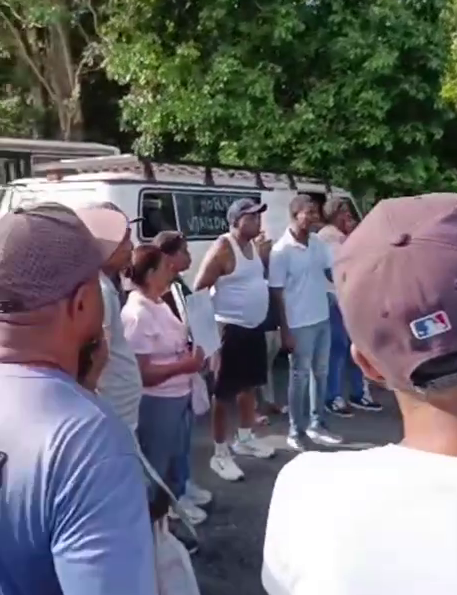 (+VIDEO) Habitantes de Cumbo exigen a las autoridades la reparación de la vía