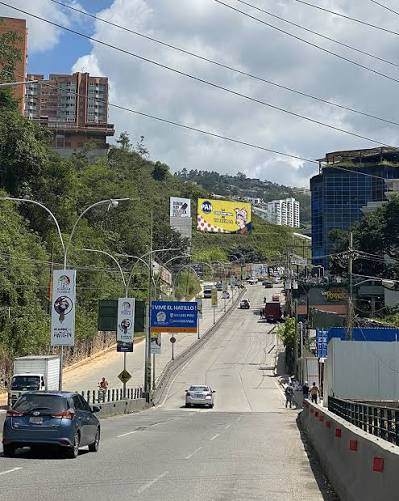 Anuncian cierre vial parcial en la bajada de Los Naranjos por trabajos de reparación