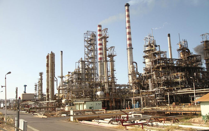 Incendio por rotura de tubería de gas paraliza operaciones de la refinería Cardón