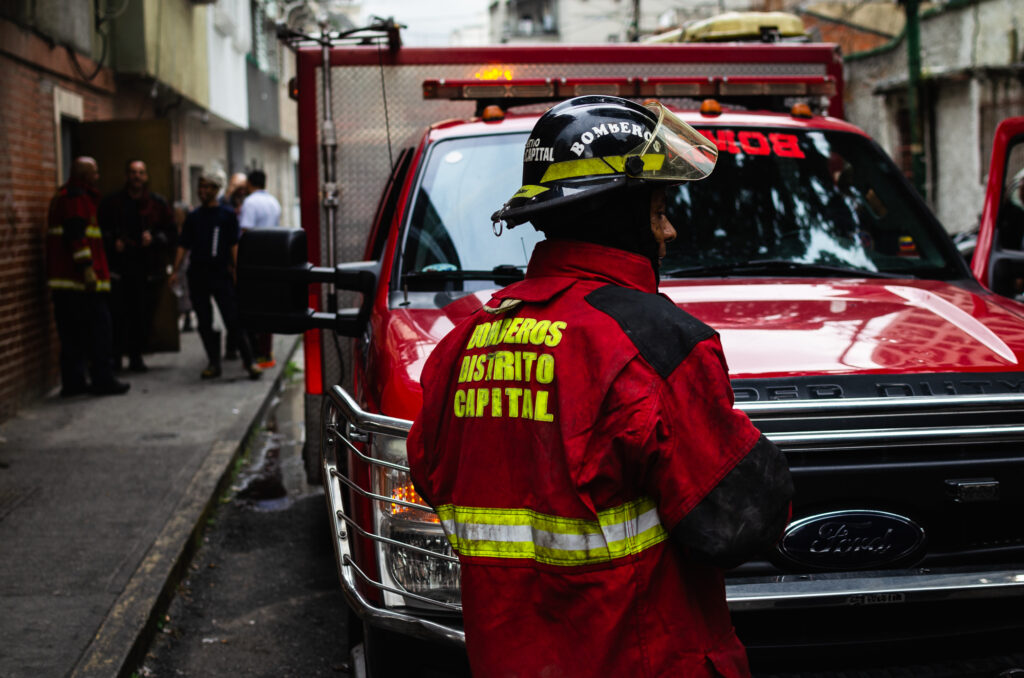 Un cortocircuito por acumulación de grasa desata incendio en restaurante de Sabana Grande